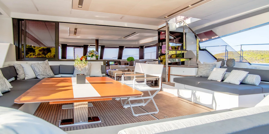 Fountaine Pajot Power 67