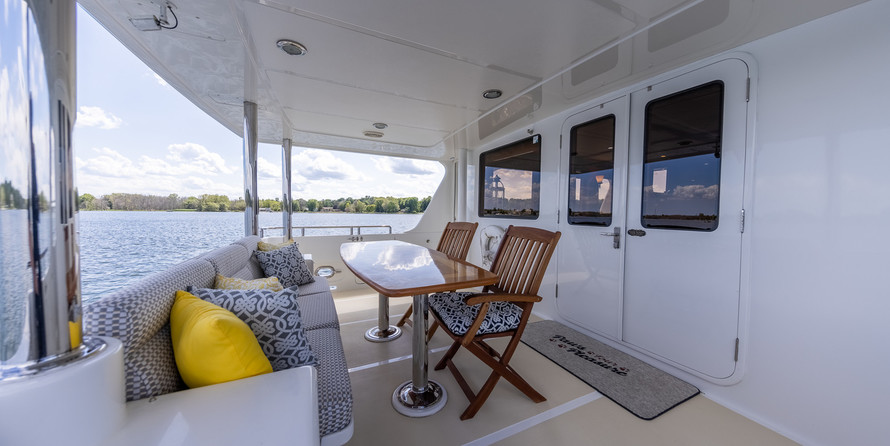 Outer reef yachts lrc cockpit motor yacht