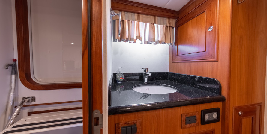 Outer reef yachts lrc cockpit motor yacht