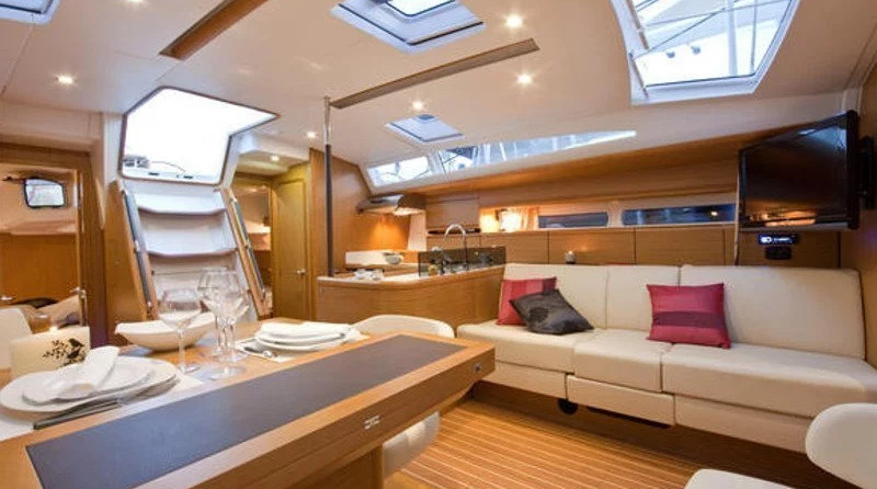 Jeanneau 53
