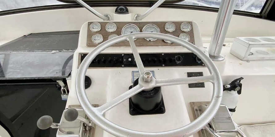 Luhrs 290 open