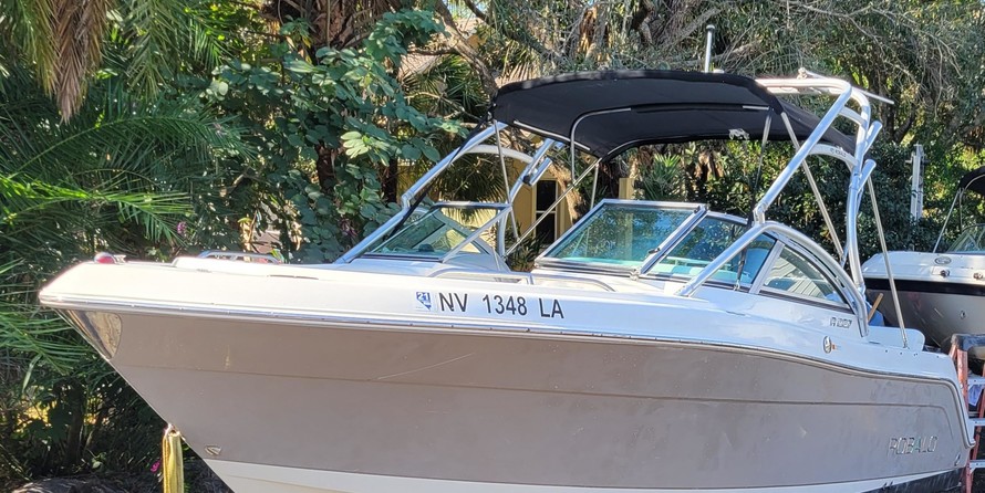 Robalo R227 Dual Console