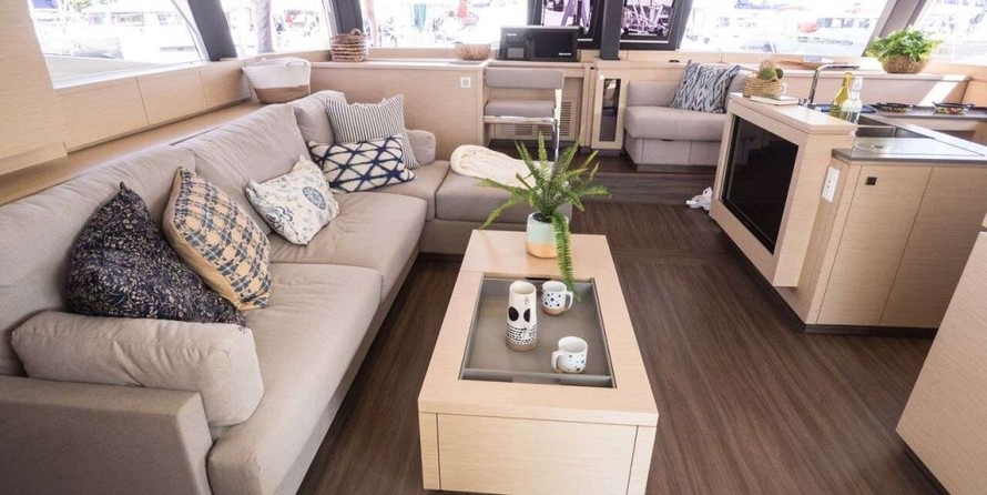 Fountaine Pajot 60