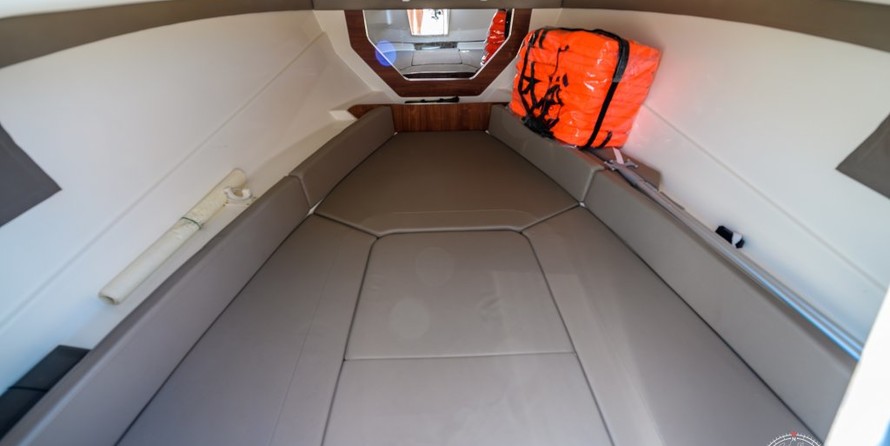 Quicksilver Activ 755 Sundeck