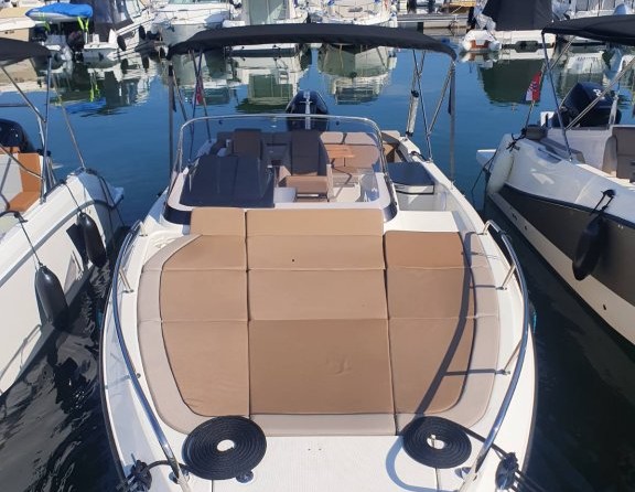 Quicksilver Activ 755 Sundeck