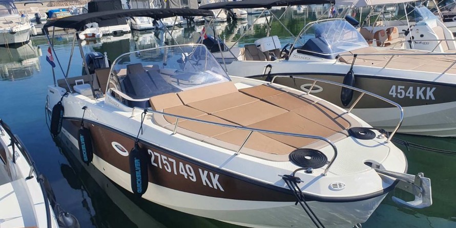 Quicksilver Activ 755 Sundeck