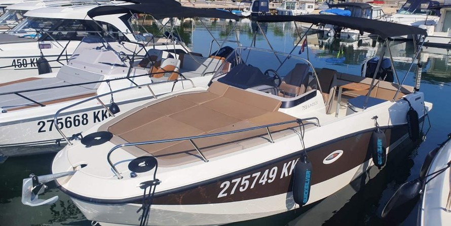 Quicksilver Activ 755 Sundeck