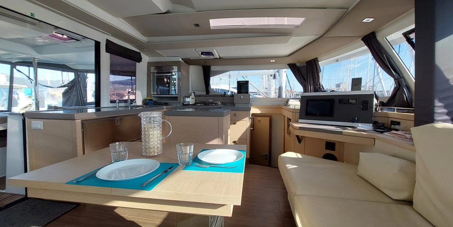 Fountaine Pajot Saona 47