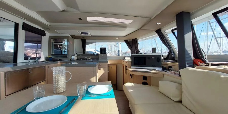 Fountaine Pajot Saona 47