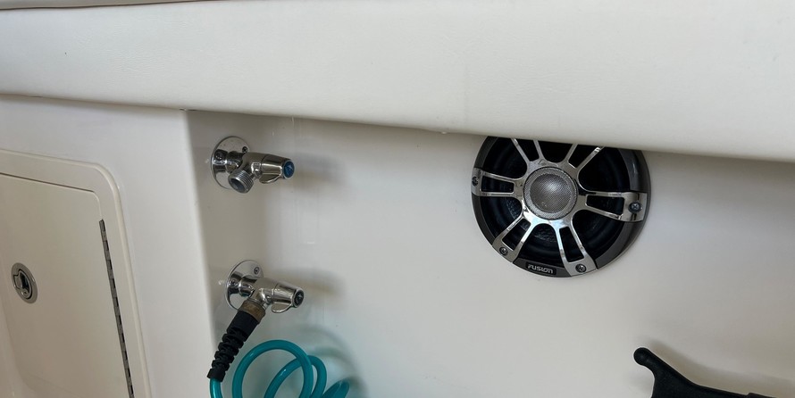 Grady-White Freedom 375