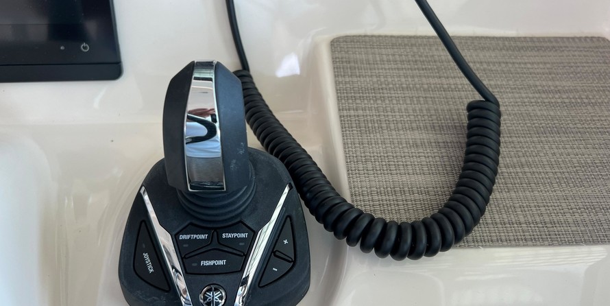 Grady-White Freedom 375