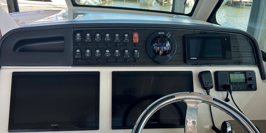 Grady-White Freedom 375