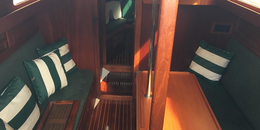 Hallberg-Rassy Mistral 33