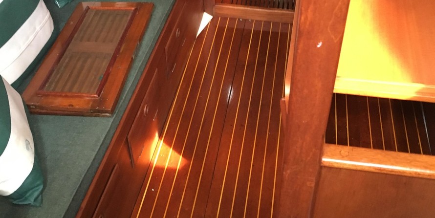 Hallberg-Rassy Mistral 33