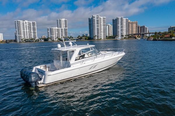 Intrepid 475 Sport Yacht