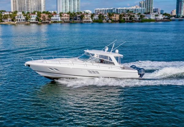 Intrepid 475 Sport Yacht