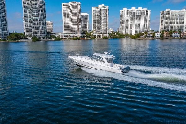 Intrepid 475 Sport Yacht