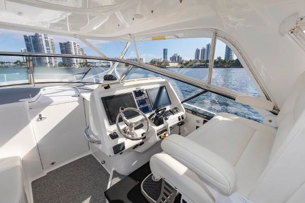 Intrepid 475 Sport Yacht