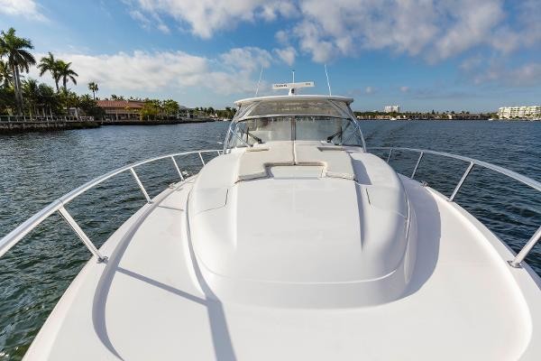 Intrepid 475 Sport Yacht