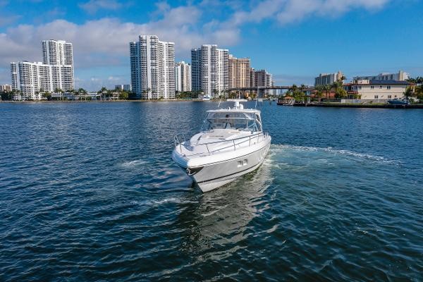 Intrepid 475 Sport Yacht