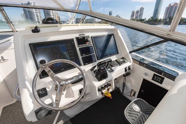 Intrepid 475 Sport Yacht