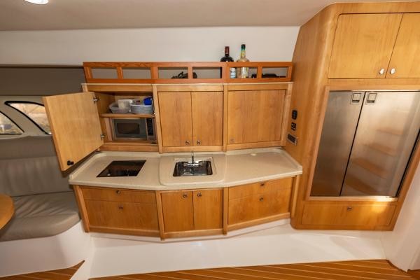 Intrepid 475 Sport Yacht