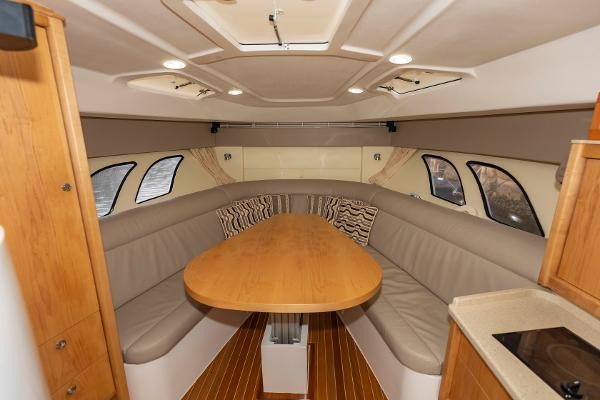 Intrepid 475 Sport Yacht