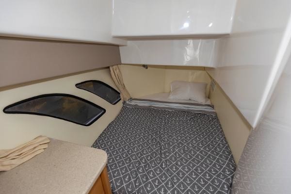 Intrepid 475 Sport Yacht