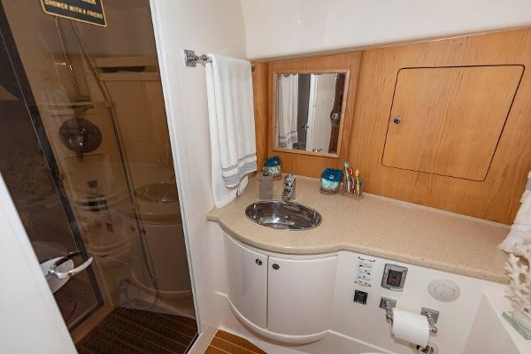 Intrepid 475 Sport Yacht