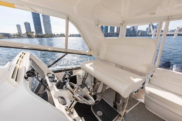 Intrepid 475 Sport Yacht