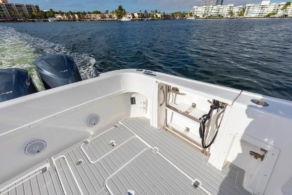 Intrepid 475 Sport Yacht