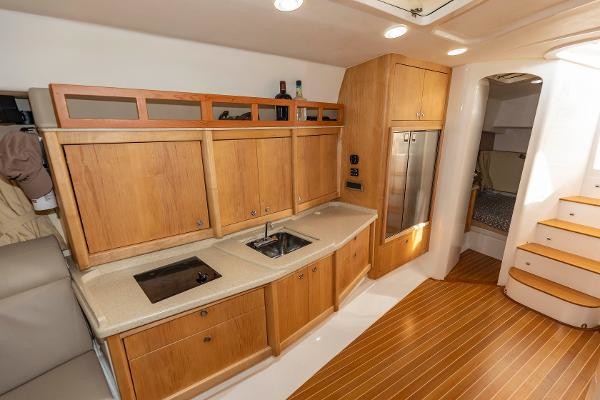 Intrepid 475 Sport Yacht