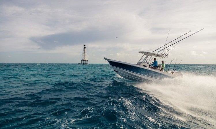 Boston Whaler 230 Outrage