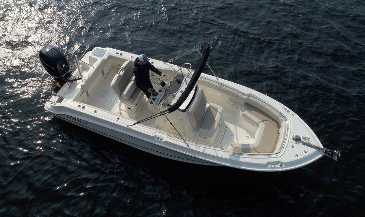 Boston Whaler 230 Outrage