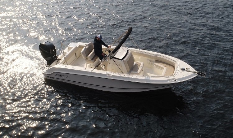 Boston Whaler 230 Outrage