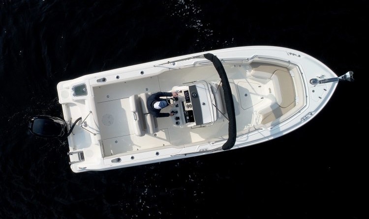 Boston Whaler 230 Outrage