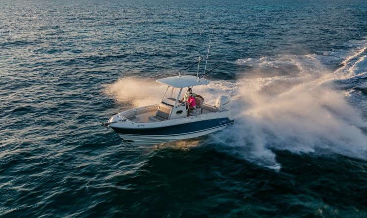 Boston Whaler 230 Outrage