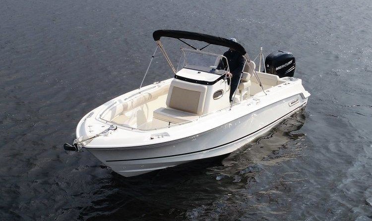Boston Whaler 230 Outrage
