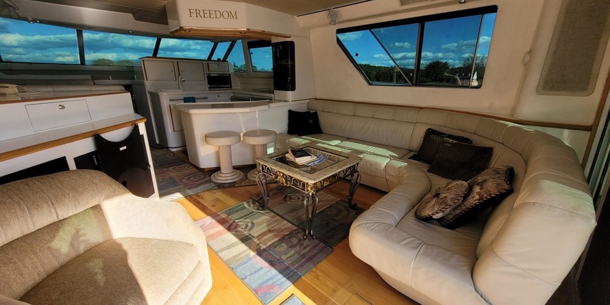 Sea Ray 550 Sedan Bridge