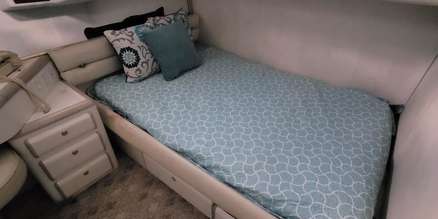 Sea Ray 550 Sedan Bridge