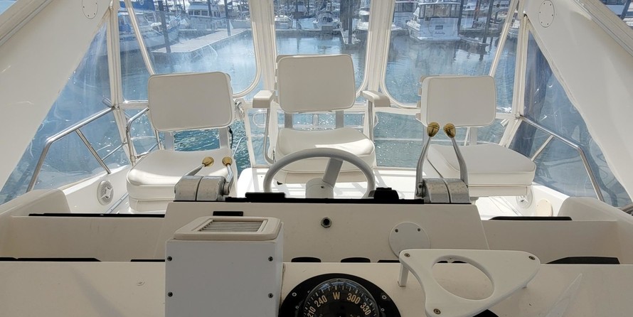 Sea Ray 550 Sedan Bridge