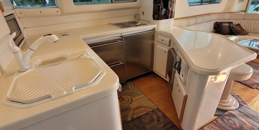 Sea Ray 550 Sedan Bridge