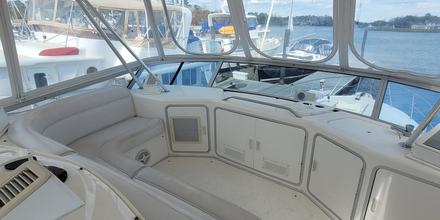 Sea Ray 550 Sedan Bridge