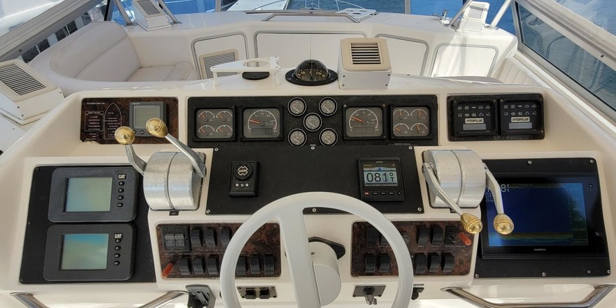 Sea Ray 550 Sedan Bridge