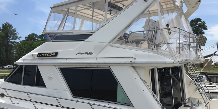 Sea Ray 550 Sedan Bridge