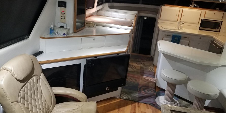 Sea Ray 550 Sedan Bridge