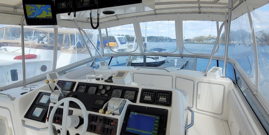 Sea Ray 550 Sedan Bridge