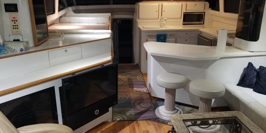 Sea Ray 550 Sedan Bridge