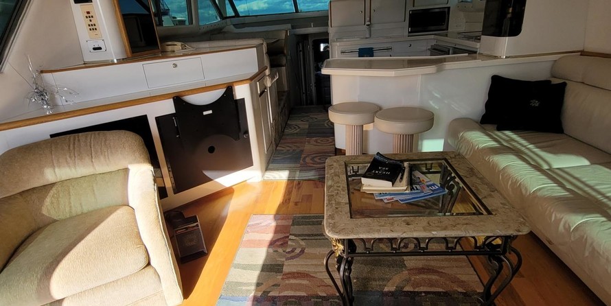 Sea Ray 550 Sedan Bridge