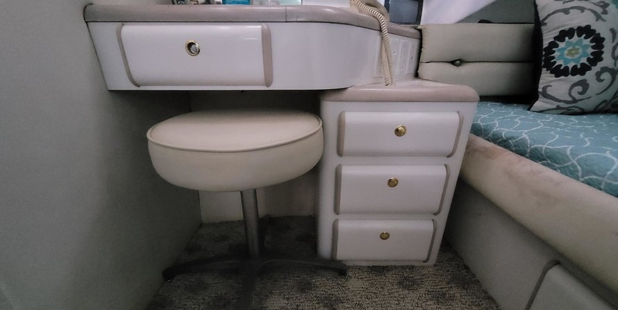 Sea Ray 550 Sedan Bridge